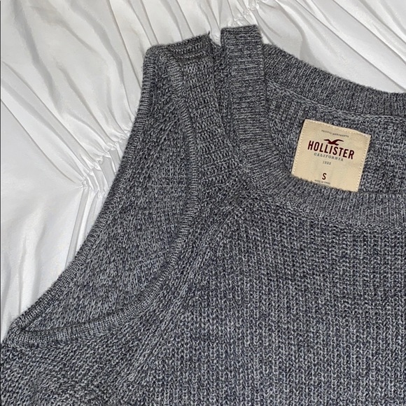 Hollister Lightweight Grey Cold Shoulder Sweater - Picture 6 of 6